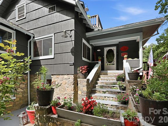 3rd image of 146 Chestnut Walk Dr