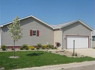369 Far Hill Dr, Chardon, OH 44024