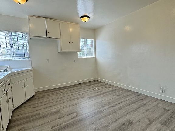 3rd image of 533 W 75th St #1