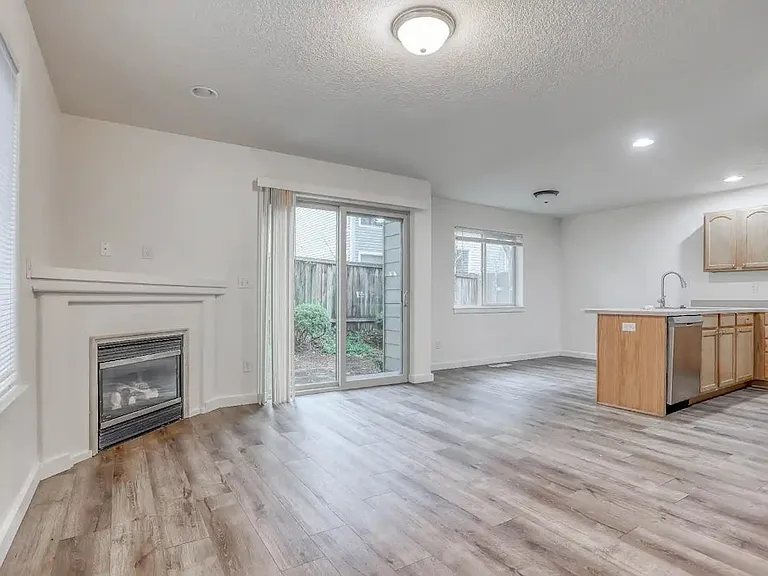 Roberts Court Townhomes — Photo 2