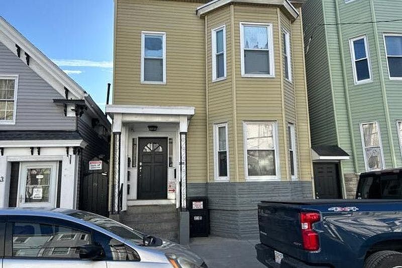 1st image of 235 Saratoga St