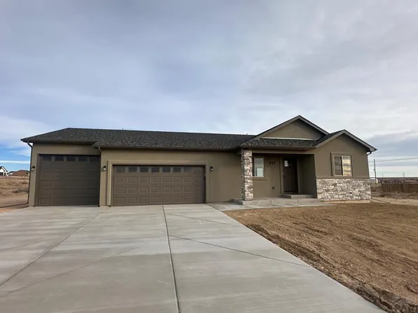 927 E Moonbeam Dr, Pueblo West, CO 81007