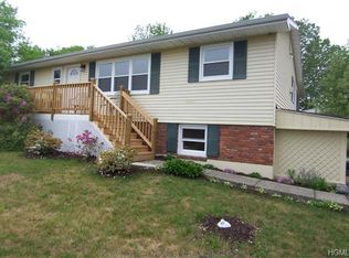 15 Elizabeth Dr, Wallkill, NY 12589