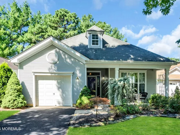22 Amberwinds Court, Lakewood, NJ 08701