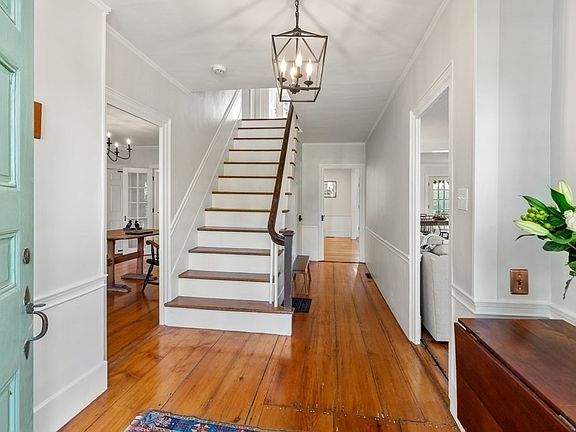 3rd image of 620 Washington St