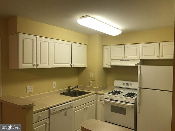 2nd image of 16 S Van Dorn St APT 205