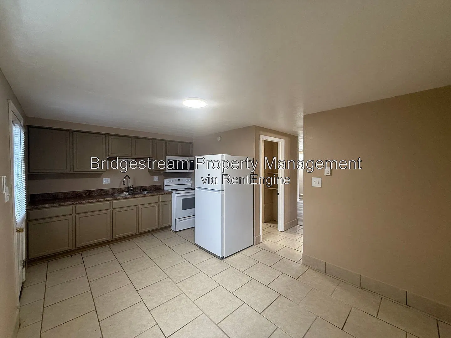 2 bed, 1.0 bath, $995 — Photo 2