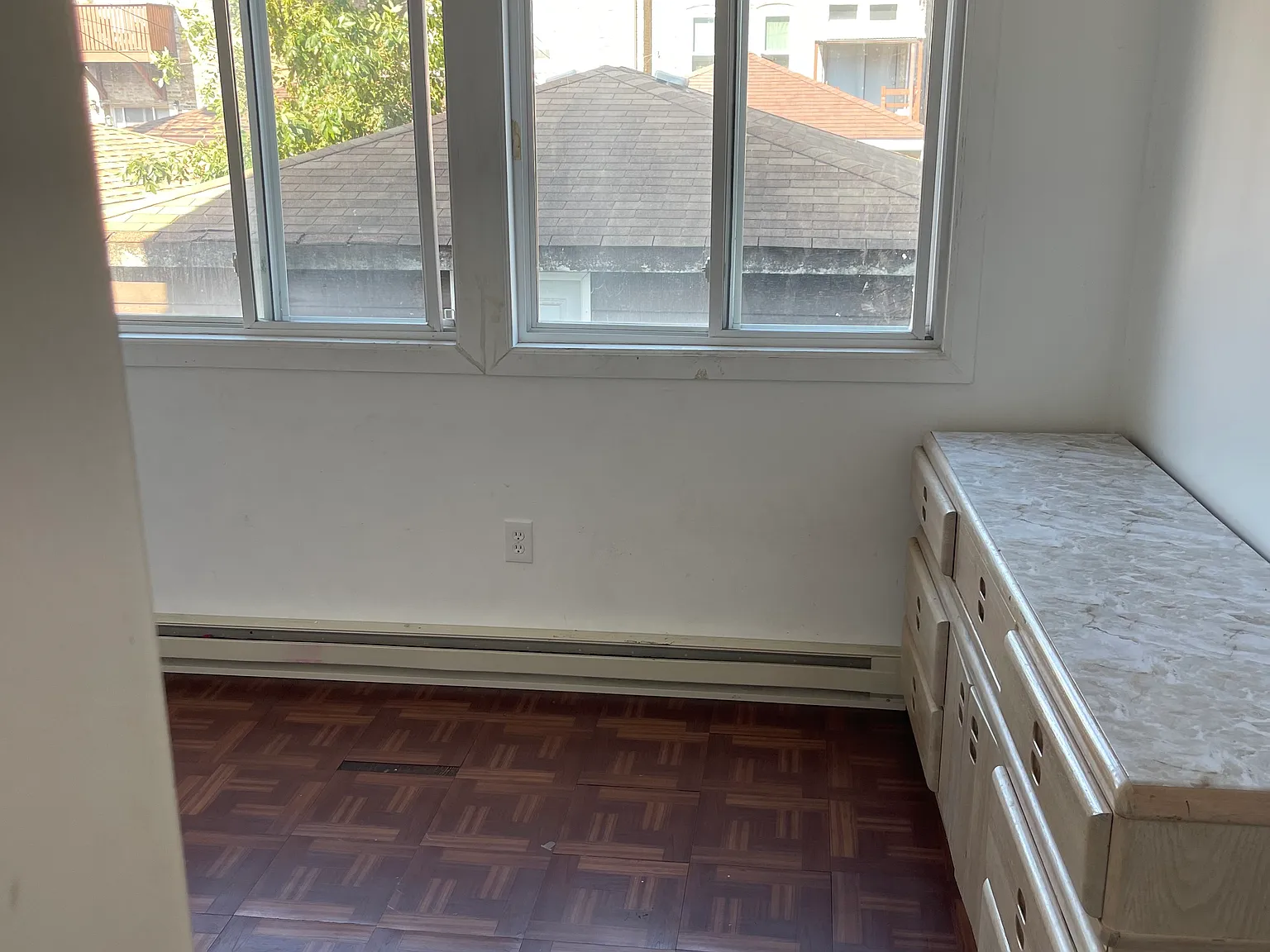 4 bed, 1400 sqft, $1,700 — Photo 1