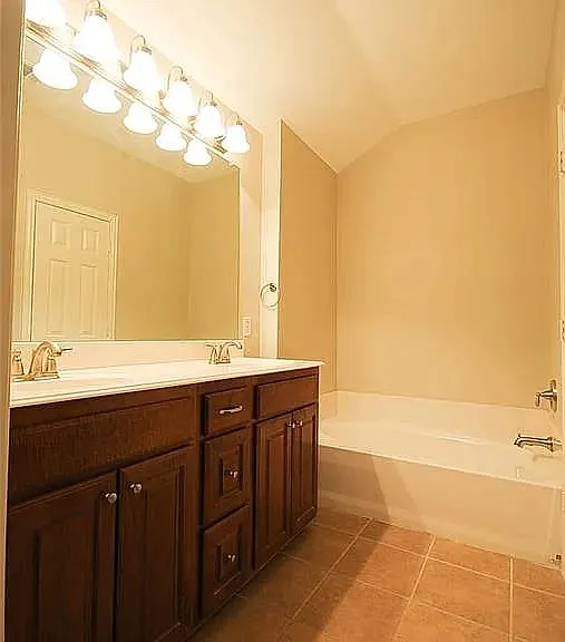 3652 Vienna St — Photo 15