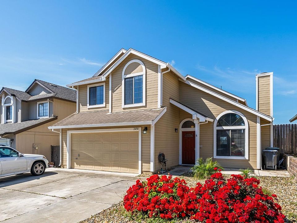 1st image of 2454 Grande Cir