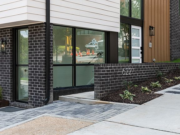 Front door and stoop at Bellemeade