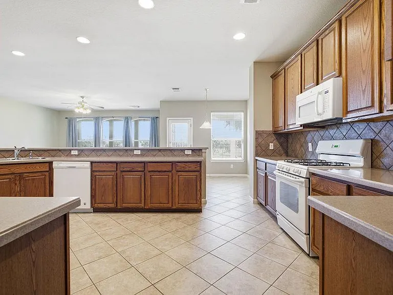 904 Winding Creek Pl — Photo 10