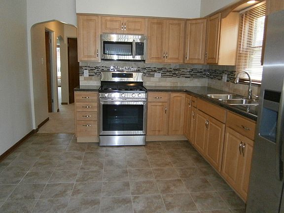 3rd image of 12736 S Bishop St