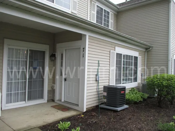 71 Heather Glen Dr, Aurora, IL 60504