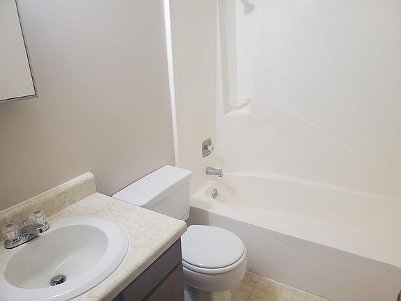 5th image of 2129 Cottage St