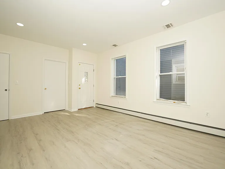 558 Lafayette Ave #1 — Photo 4