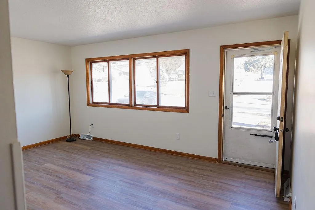 419 E Watrous Ave — Photo 3
