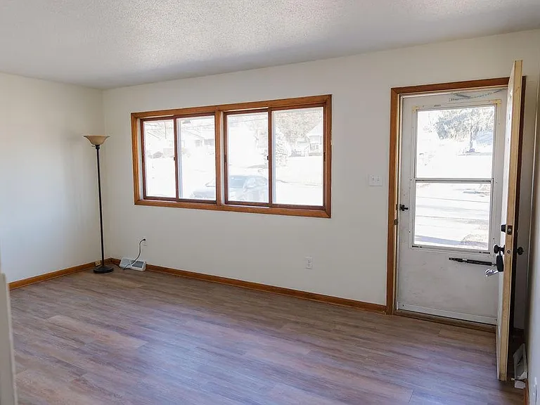419 E Watrous Ave — Photo 3
