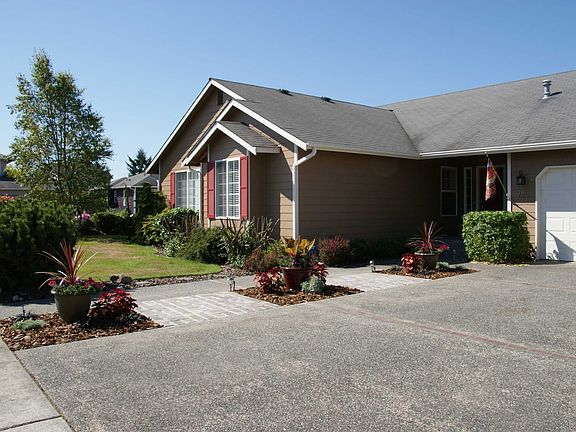 4th image of 785 SW Ottercrest St