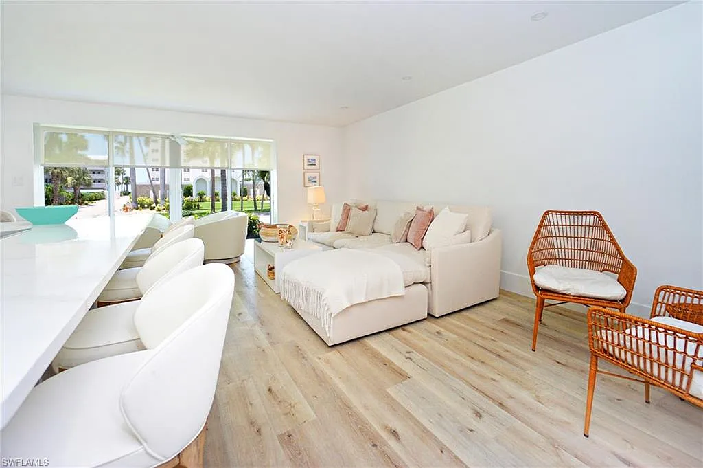 2 bed, 2.0 bath, 1376 sqft, $9,000 — Photo 3
