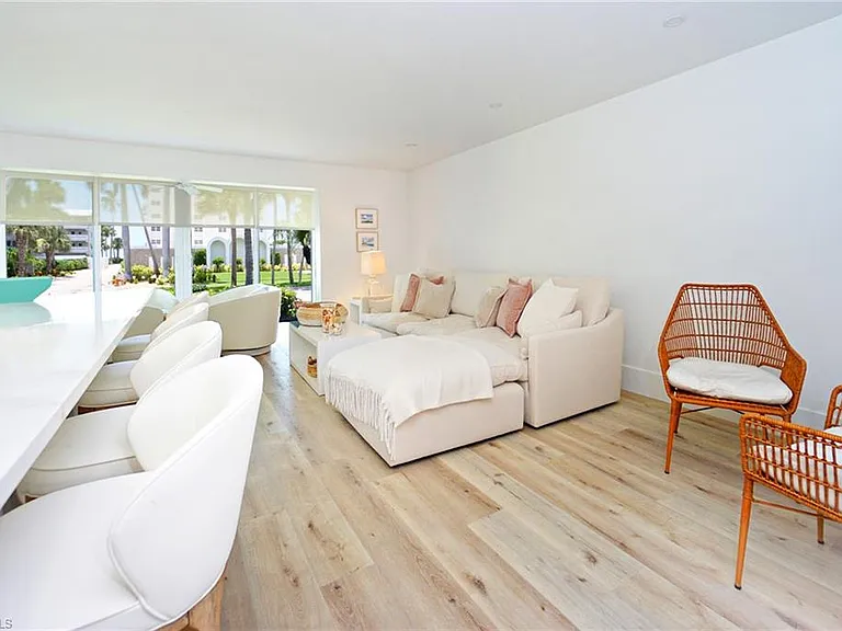 1910 Gulf Shore Blvd N #102 — Photo 3