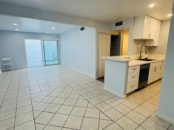 3rd image of 18620 Hatteras St Unit 153
