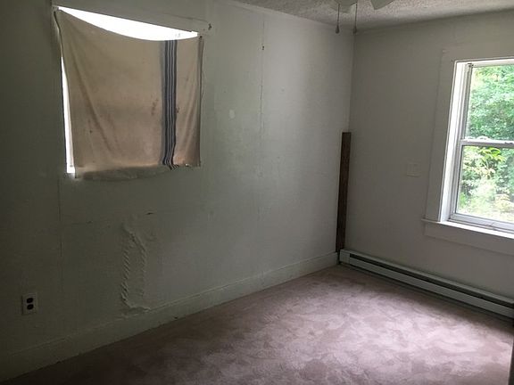 5th image of 18 Sunnyvale Dr