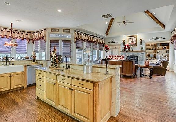 5th image of 5709 S Woodcreek Cir