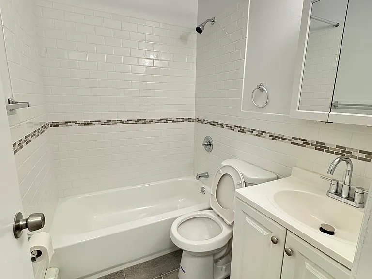45 Watchogue Rd #2 — Photo 8