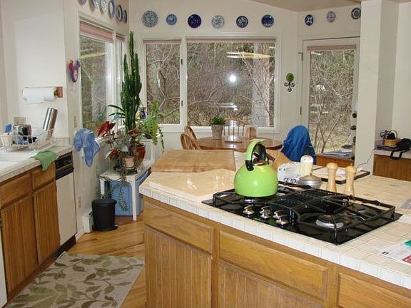 kitchen & breakfast nook
