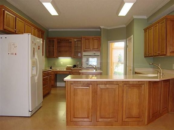 5th image of 327 Royal Crest Cir