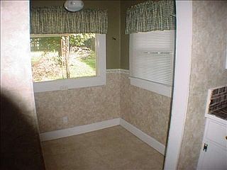 5th image of 608 N Green St