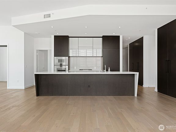 5th image of 188 Bellevue Way NE #2102