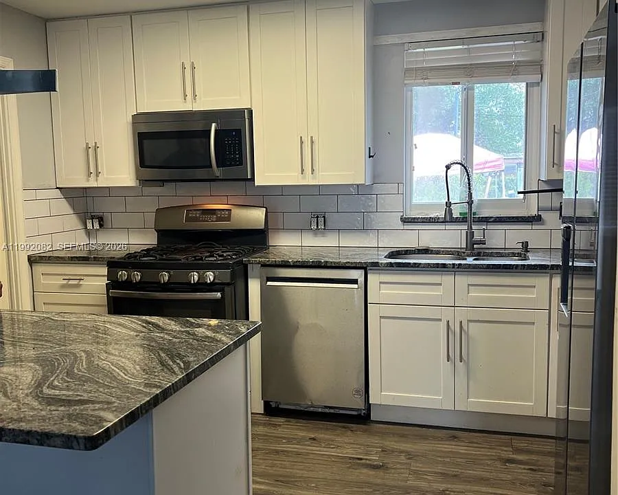225 SE 16th Ave #3