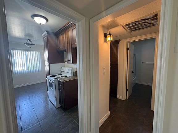 5th image of 13820 Victory Blvd