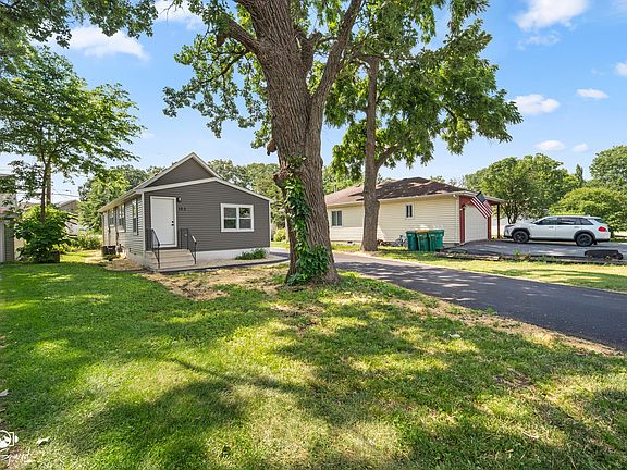 3rd image of 123 Picnic St