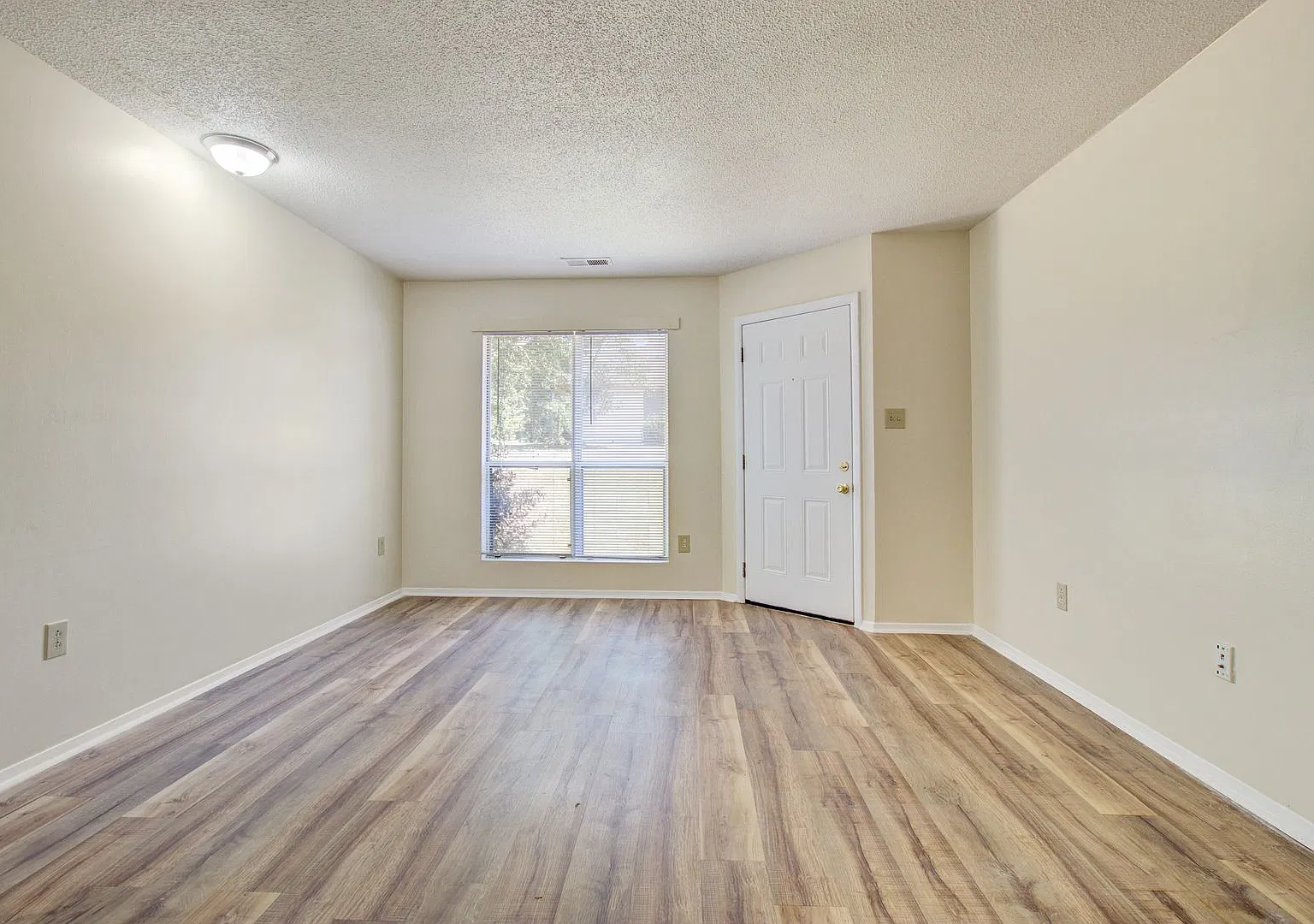 Lamplighter Apartments — Photo 3