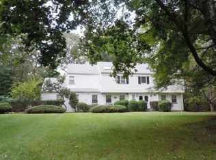 10 Surrey Ln, Livingston, NJ 07039