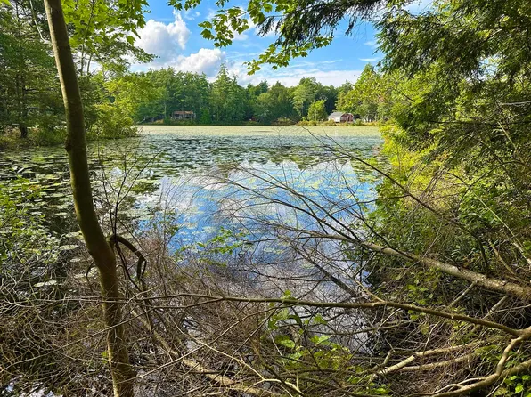 108 Lewis Drive, Deerfield, NH 03037