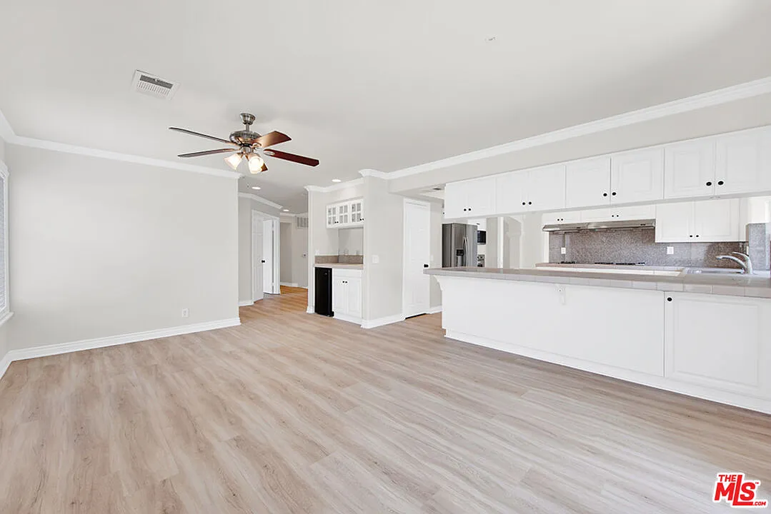 5 bed, 4.0 bath, 3162 sqft, $6,000 — Photo 4