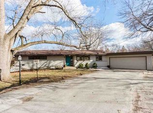 15 Fairview Knl NE, Iowa City, IA 52240