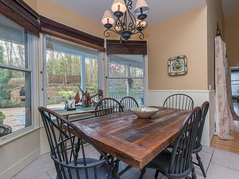 56 Glenview Dr — Photo 10