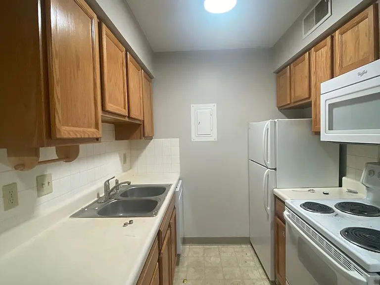 2100 Grand Ave — Photo 15