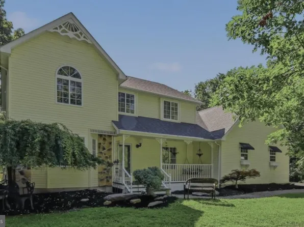 161 Acorn Ln, Stroudsburg, PA 18360