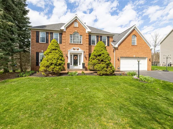 14 Princeton Ln, Fairport, NY 14450