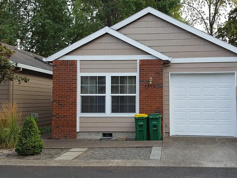 8810 SW Maple Ct — Photo 2