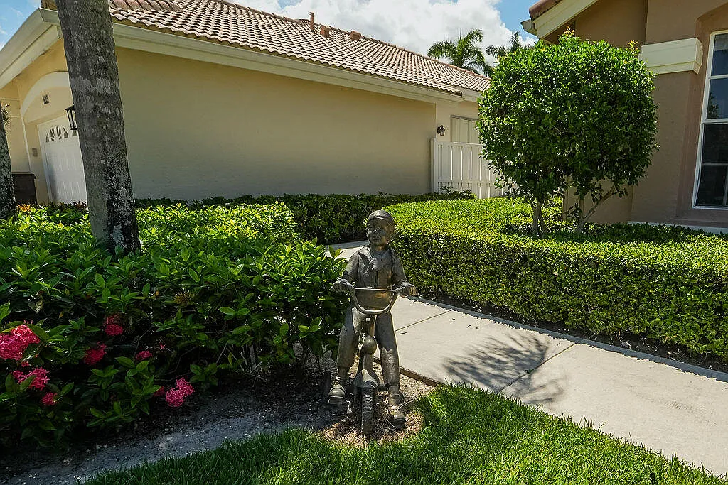 3 bed, 2.0 bath, 1632 sqft, $6,500 — Photo 2