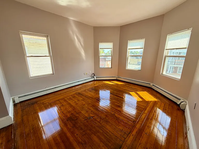 11 Hanover St #2 — Photo 2