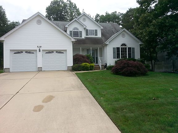 pleanty of room for parking