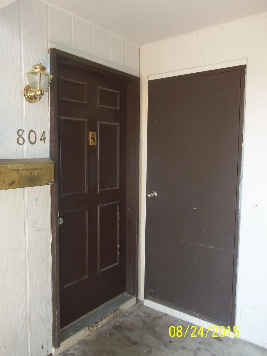 Front Entrance & Extra Storage - 804 N Main St #804